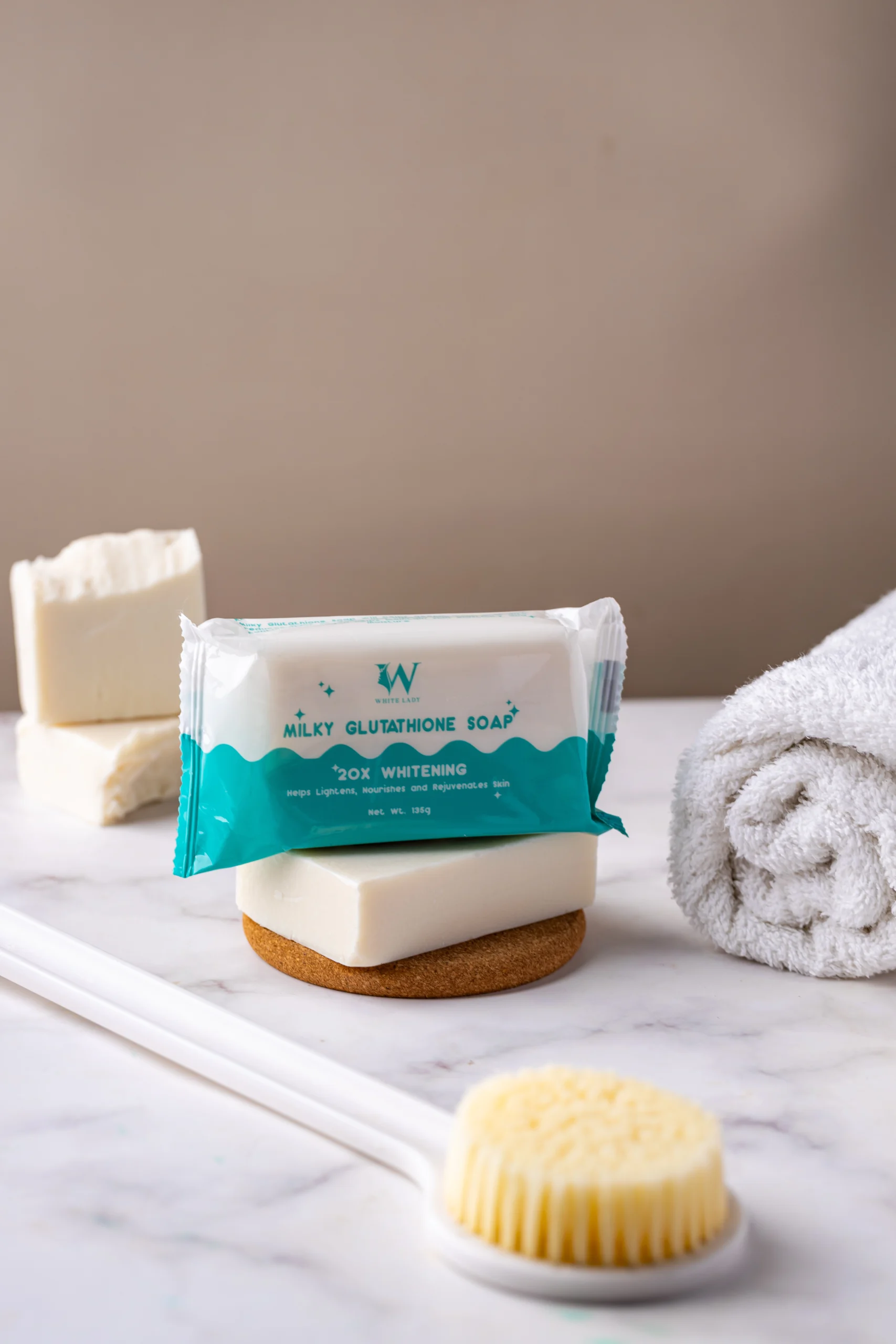Milky Glutathione Soap Image 8